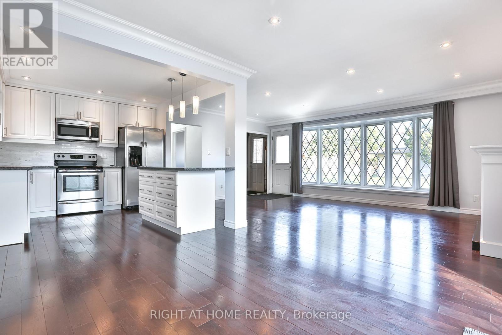 Upper - 63 Panmure Crescent, Toronto, Ontario  M1K 4Y5 - Photo 4 - E12867040