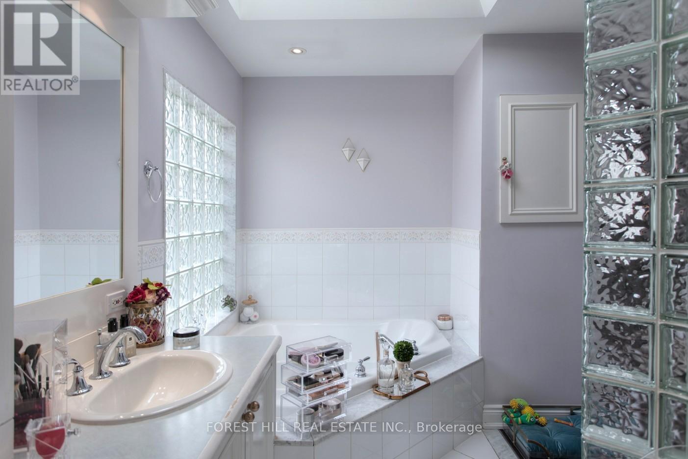 136 Hollywood Avenue, Toronto, Ontario M2N 3K3 - Photo 17 - C12970366