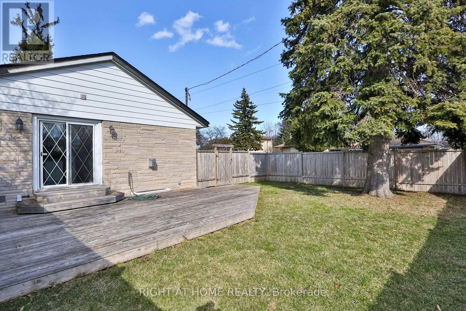 Upper - 63 Panmure Crescent, Toronto, Ontario  M1K 4Y5 - Photo 13 - E12867040