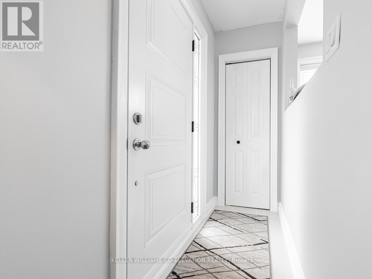 94 Archibald Street, Brampton, Ontario  L6X 1L9 - Photo 4 - W12550184