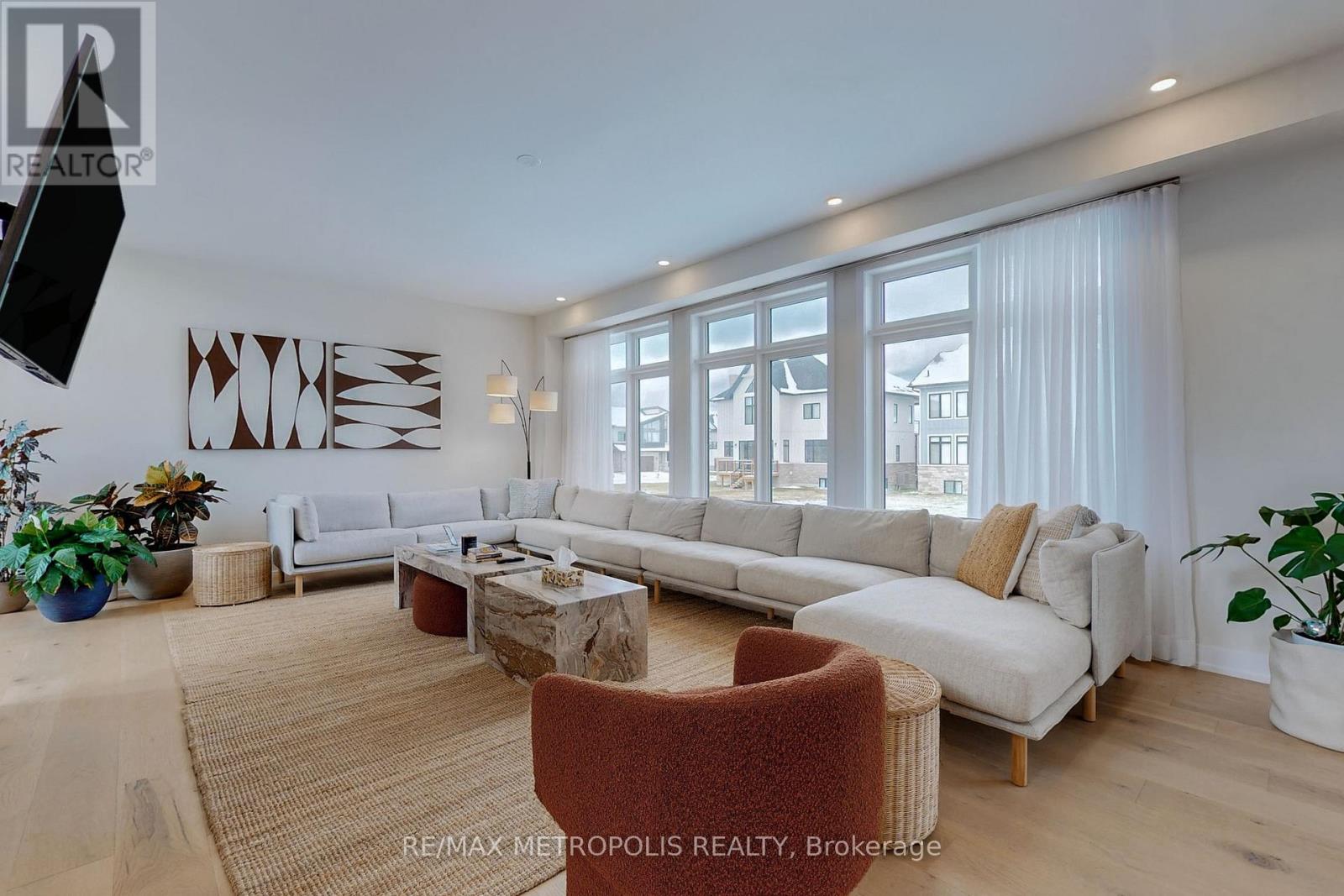 104 Stoneleigh Drive, Blue Mountains, Ontario  L9Y 0V1 - Photo 2 - X12992856