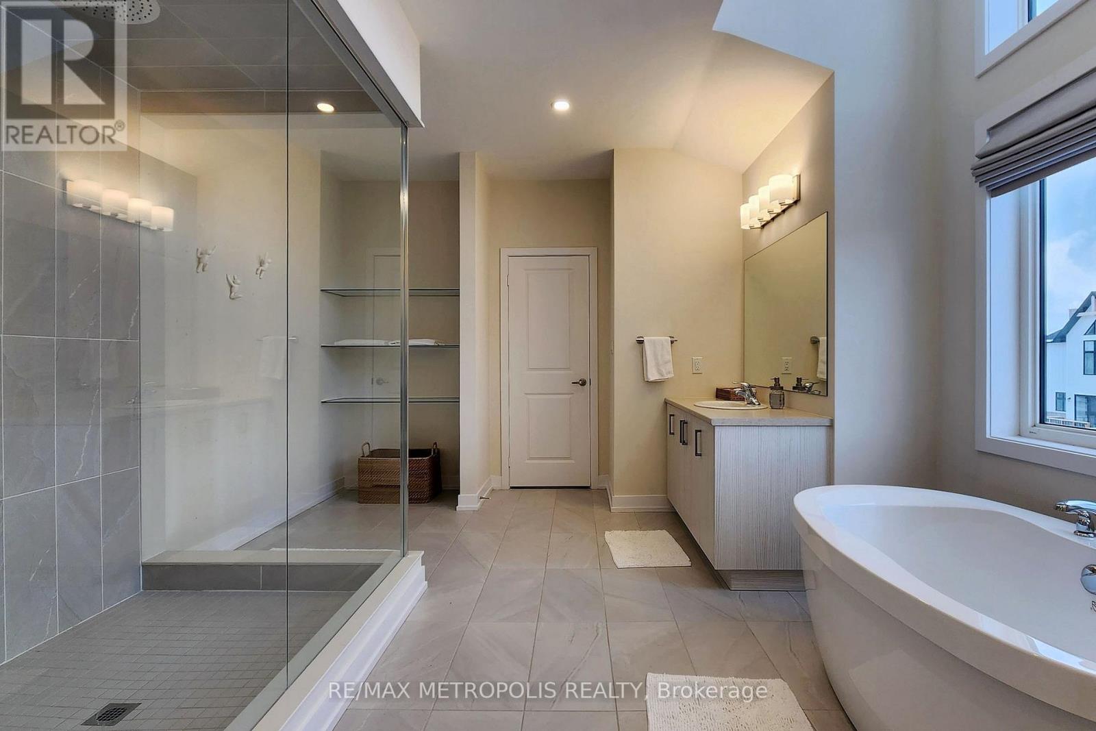 104 Stoneleigh Drive, Blue Mountains, Ontario  L9Y 0V1 - Photo 24 - X12992856