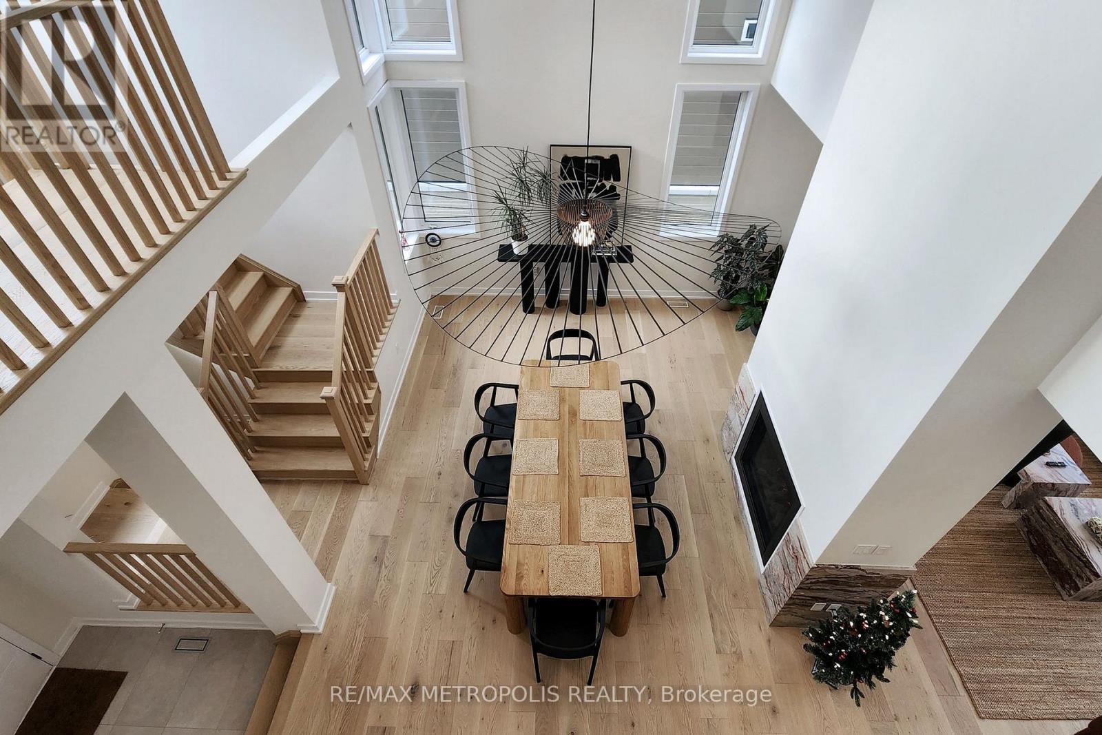 104 Stoneleigh Drive, Blue Mountains, Ontario  L9Y 0V1 - Photo 5 - X12992856