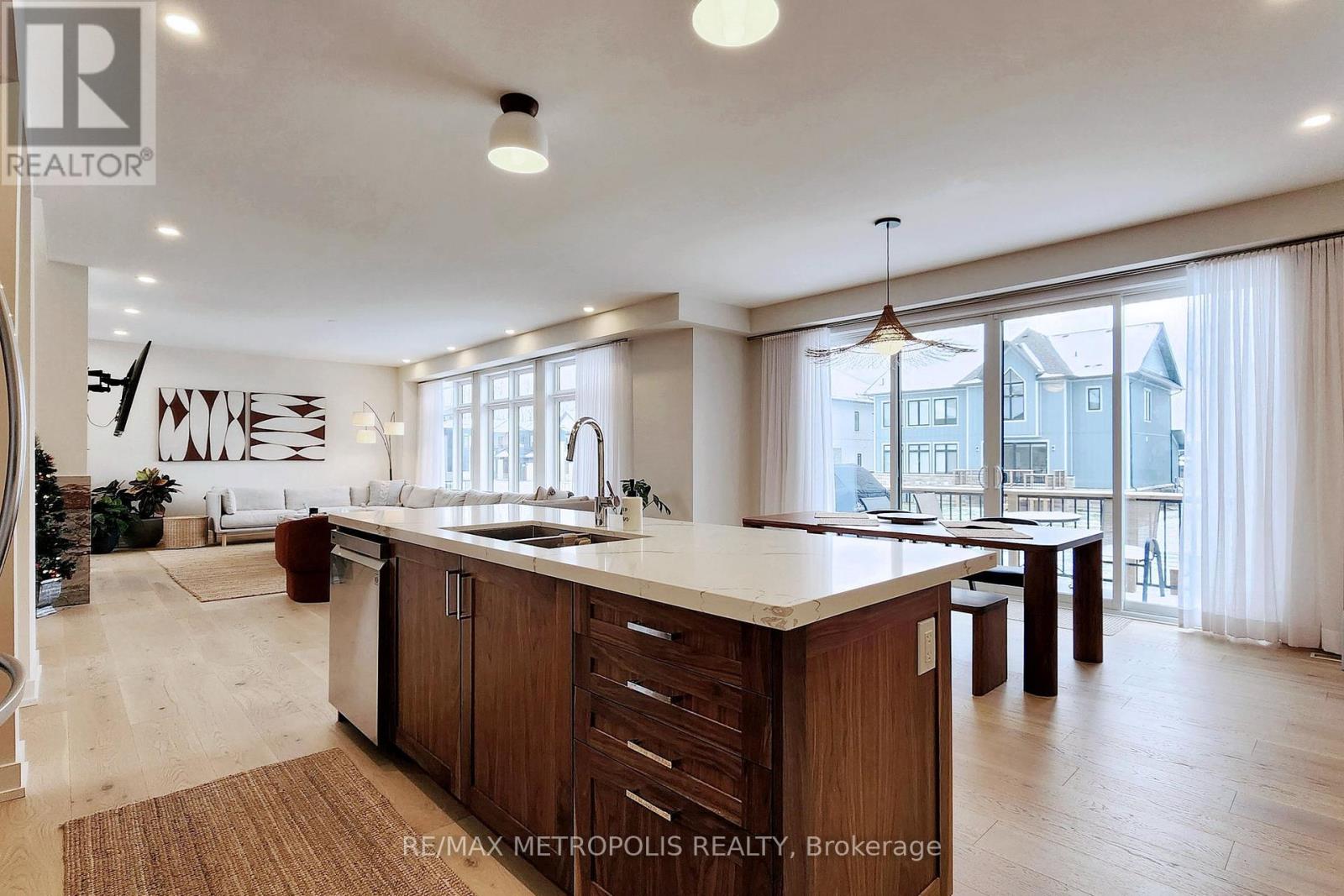 104 Stoneleigh Drive, Blue Mountains, Ontario  L9Y 0V1 - Photo 9 - X12992856