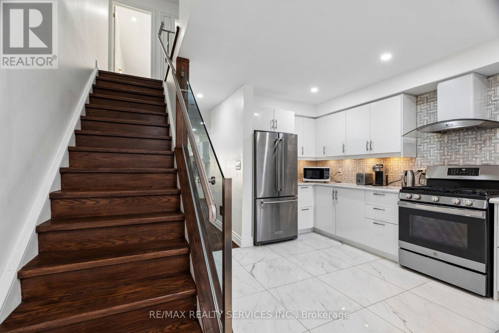 131 Charlton Settlement Avenue, Toronto, Ontario  M6M 5L5 - Photo 20 - W12992286