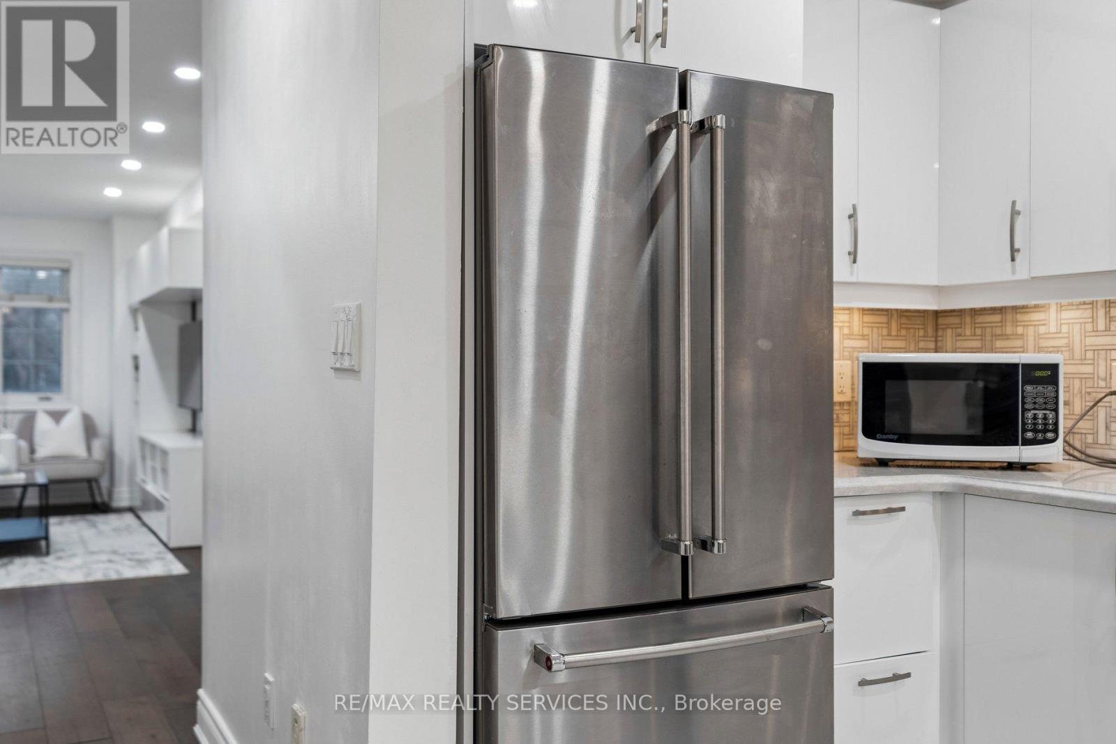 131 Charlton Settlement Avenue, Toronto, Ontario  M6M 5L5 - Photo 16 - W12992286