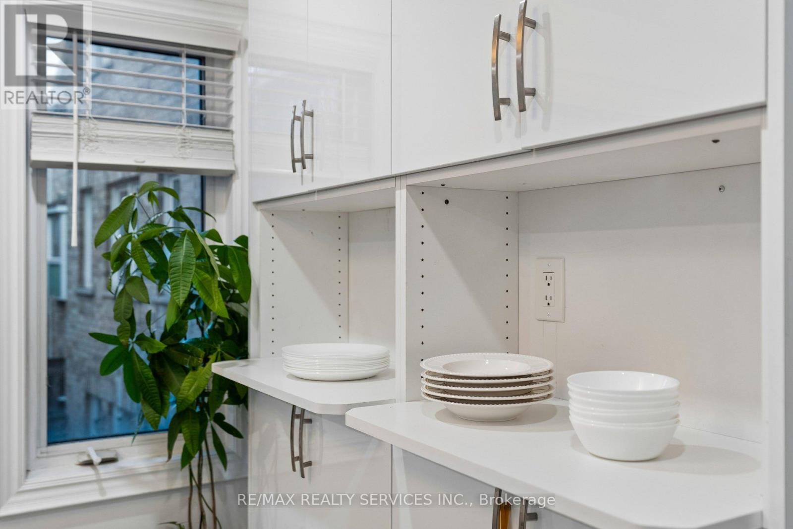 131 Charlton Settlement Avenue, Toronto, Ontario  M6M 5L5 - Photo 18 - W12992286