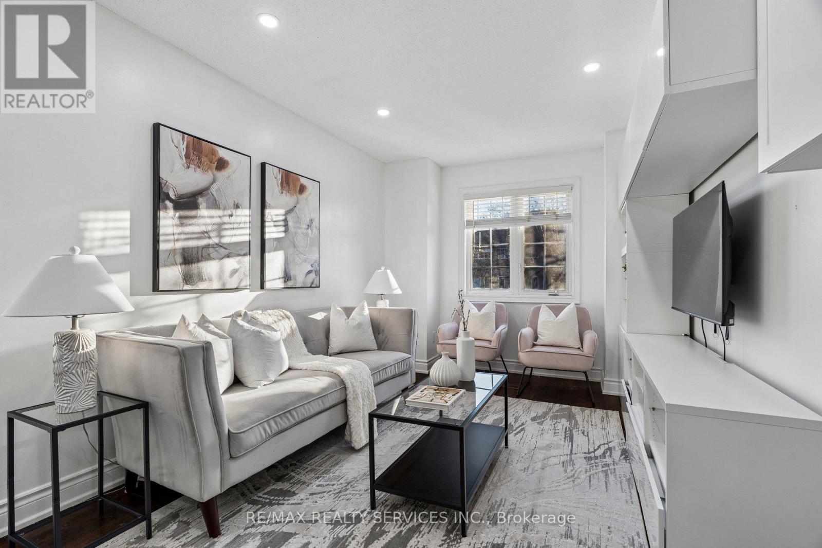 131 Charlton Settlement Avenue, Toronto, Ontario  M6M 5L5 - Photo 6 - W12992286