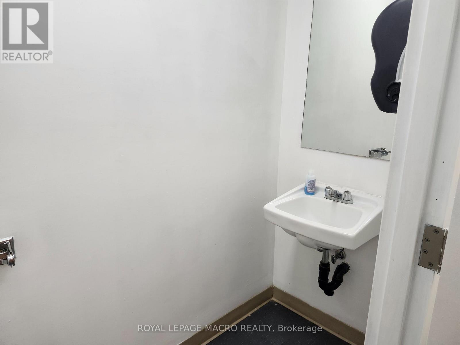 1443 Main Street E, Hamilton, Ontario  L8K 1C4 - Photo 10 - X12542196