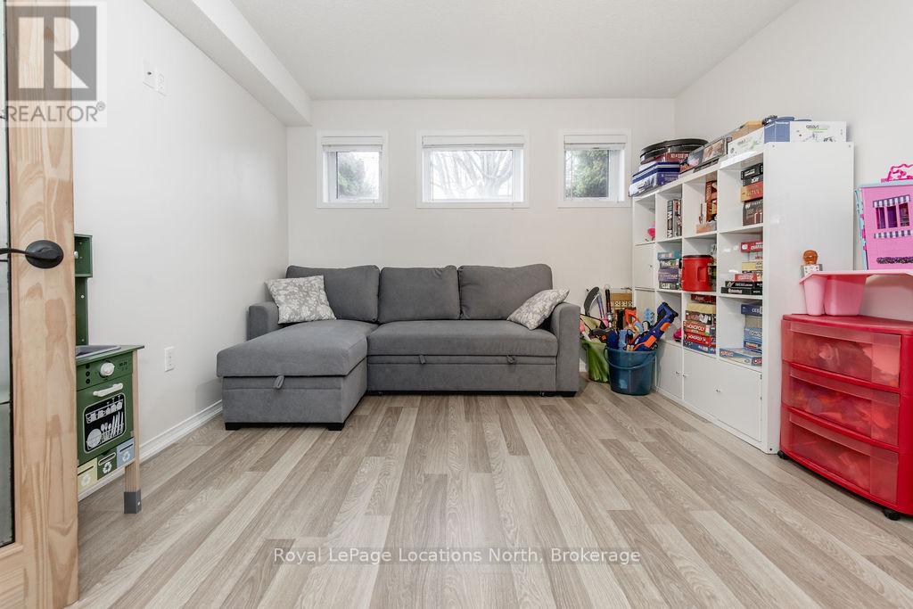 92 Glen Eton Road, Wasaga Beach, Ontario  L9Z 1E8 - Photo 17 - S12992956