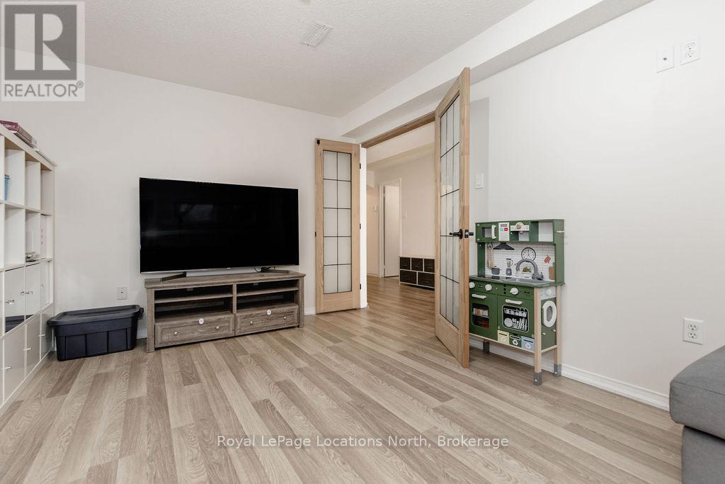 92 Glen Eton Road, Wasaga Beach, Ontario  L9Z 1E8 - Photo 18 - S12992956