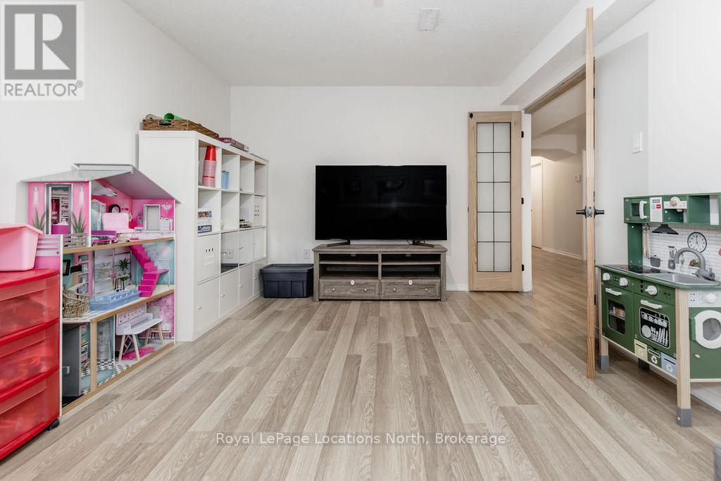 92 Glen Eton Road, Wasaga Beach, Ontario  L9Z 1E8 - Photo 19 - S12992956