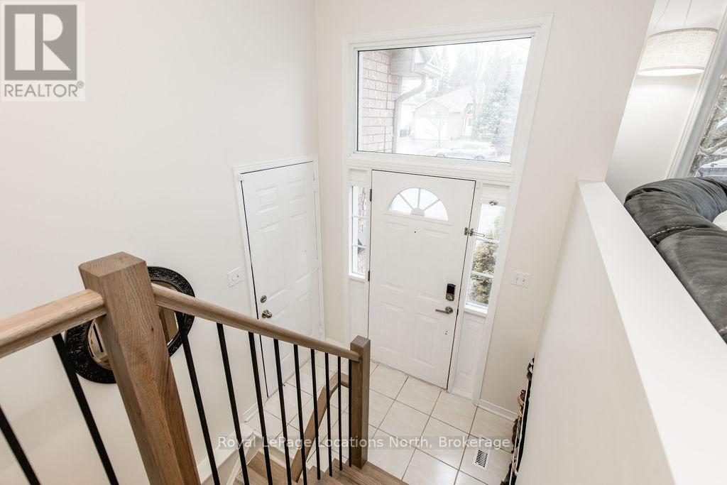 92 Glen Eton Road, Wasaga Beach, Ontario  L9Z 1E8 - Photo 2 - S12992956