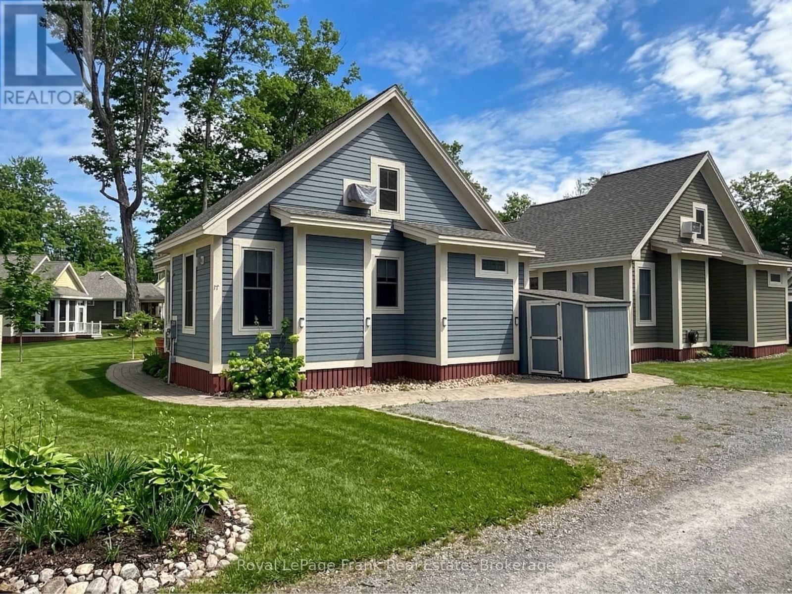 222 - 17 Hollow Lane, Prince Edward County, Ontario  K0K 1P0 - Photo 3 - X12899518