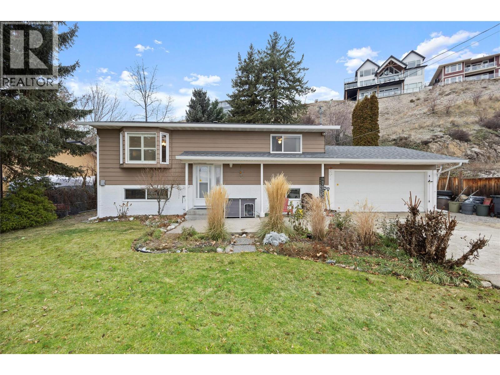 5882 Victoria Street, peachland, British Columbia