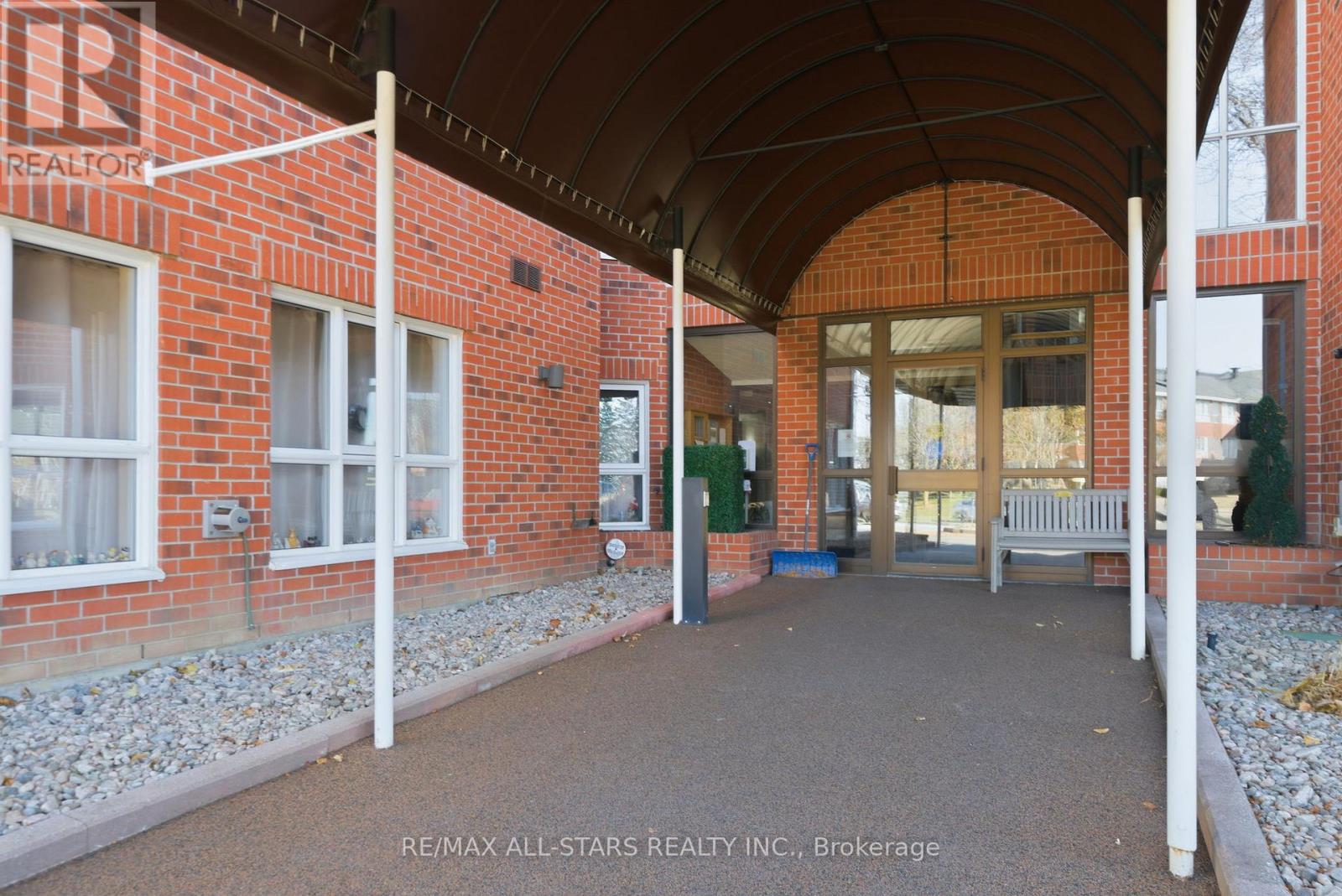 312 - 4 Heritage Way, Kawartha Lakes, Ontario  K9V 5Z2 - Photo 4 - X12993098