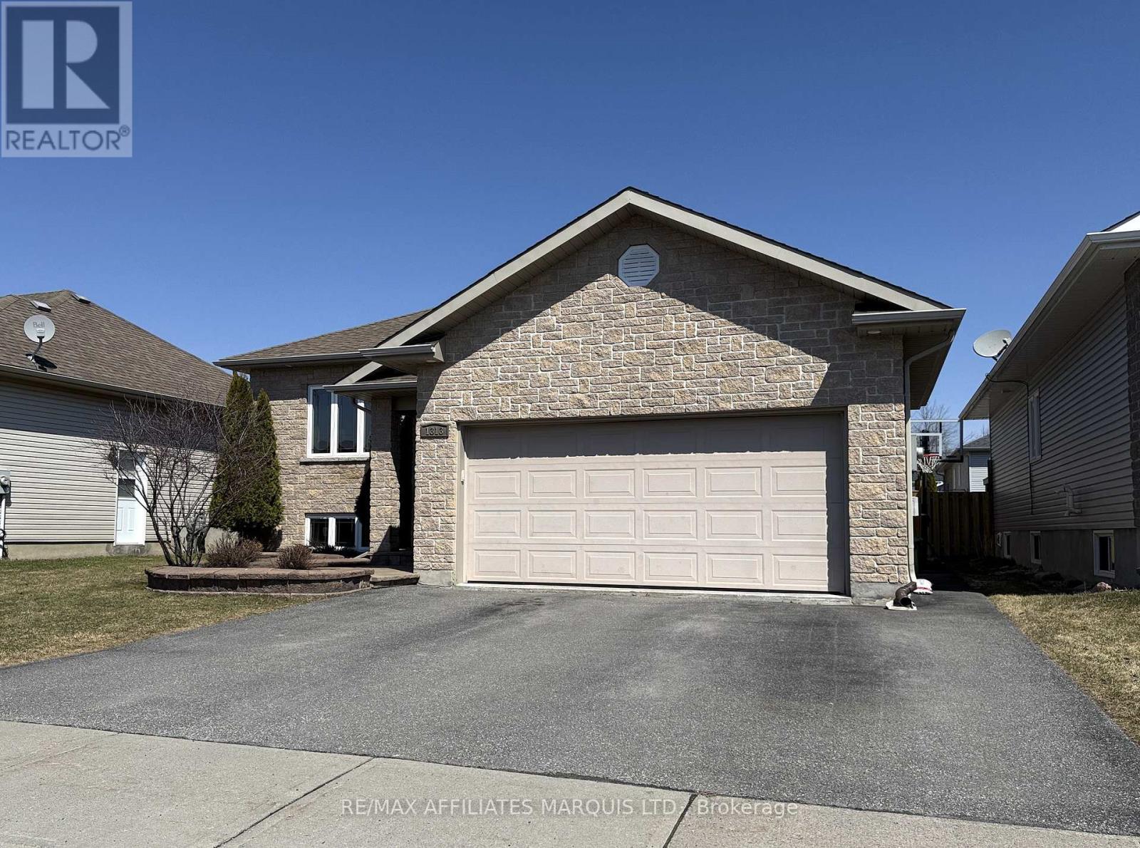 1313 Arba Court, Cornwall, Ontario K6H 0A9 - Photo 2 - X12993036