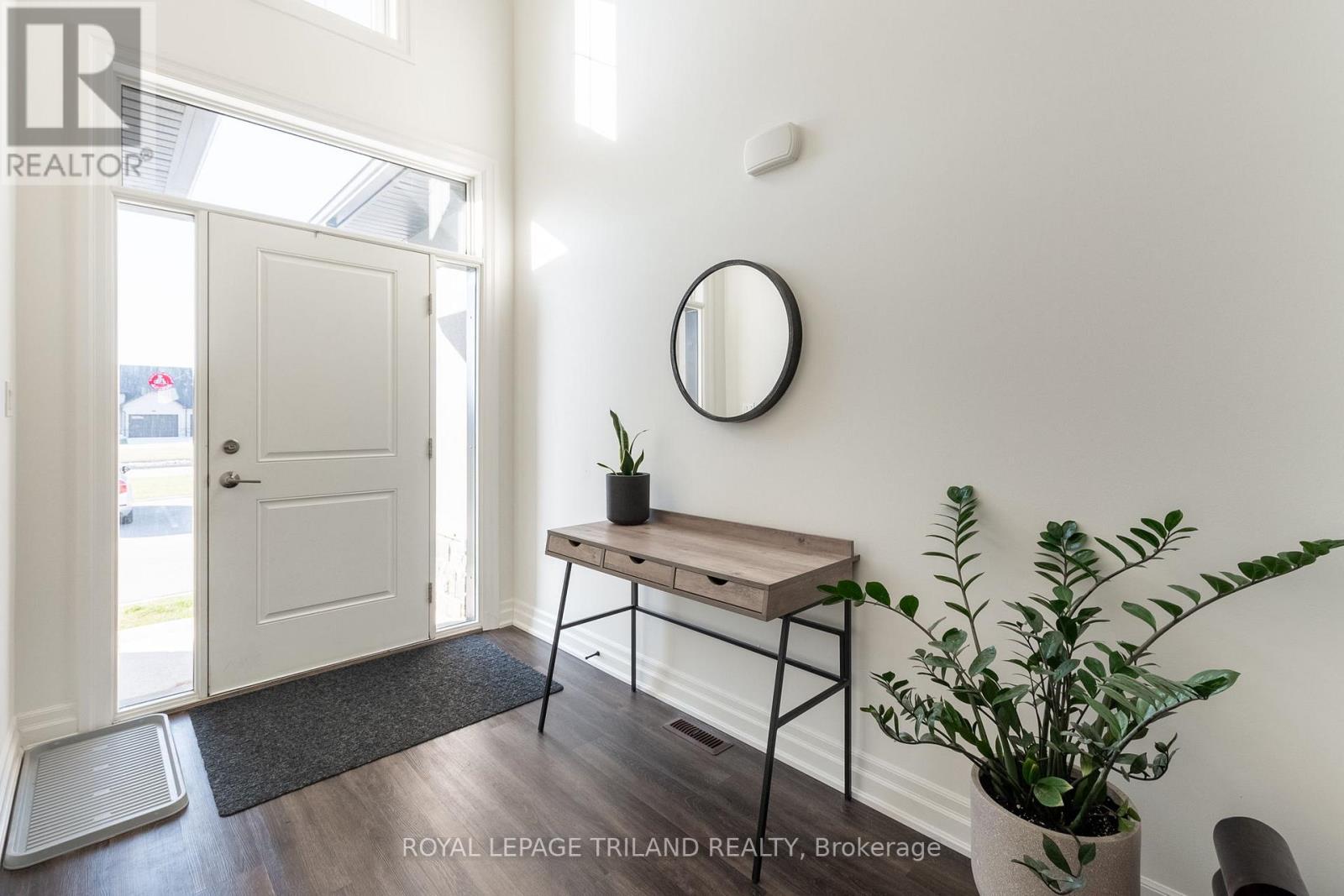 102 - 9861 Glendon Drive, Middlesex Centre, Ontario  N0L 1R0 - Photo 2 - X12993014