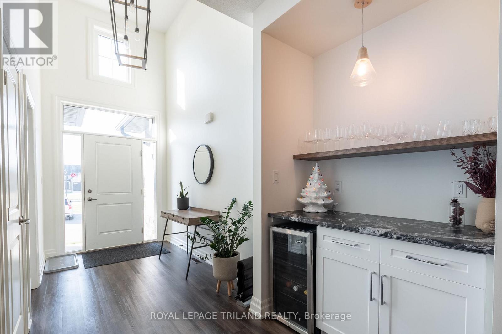 102 - 9861 Glendon Drive, Middlesex Centre, Ontario  N0L 1R0 - Photo 3 - X12993014