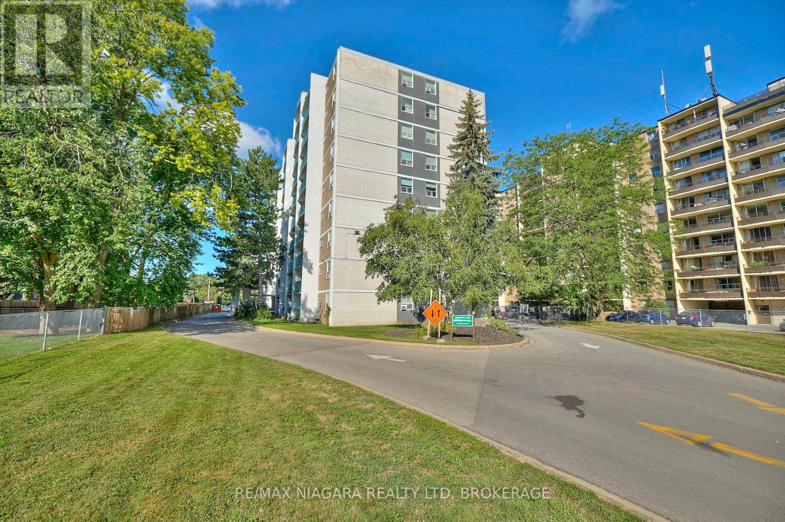 710 - 359 Geneva Street, St. Catharines, Ontario  L2N 2G5 - Photo 2 - X12993136