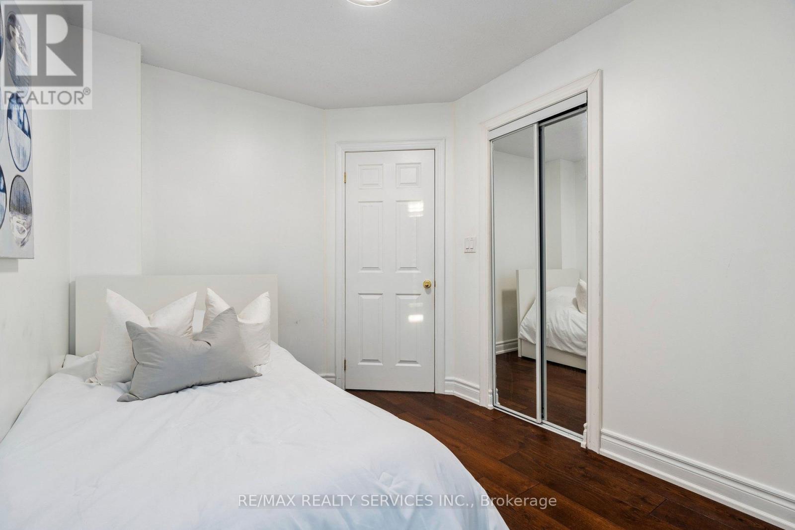 131 Charlton Settlement Avenue, Toronto, Ontario  M6M 5L5 - Photo 25 - W12992286