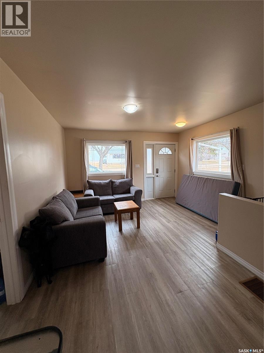 118 2nd Street E, Lafleche, Saskatchewan  S0H 2K0 - Photo 5 - SK032808