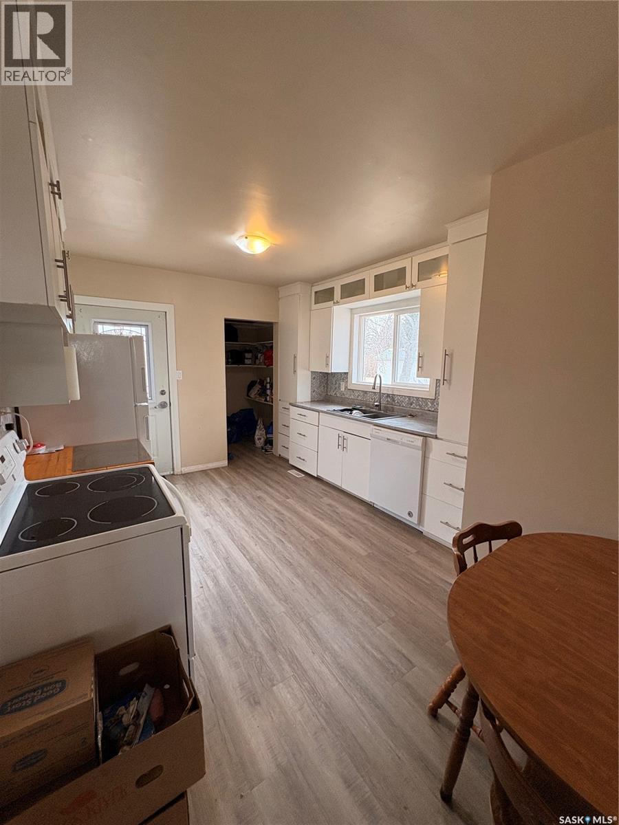 118 2nd Street E, Lafleche, Saskatchewan  S0H 2K0 - Photo 6 - SK032808