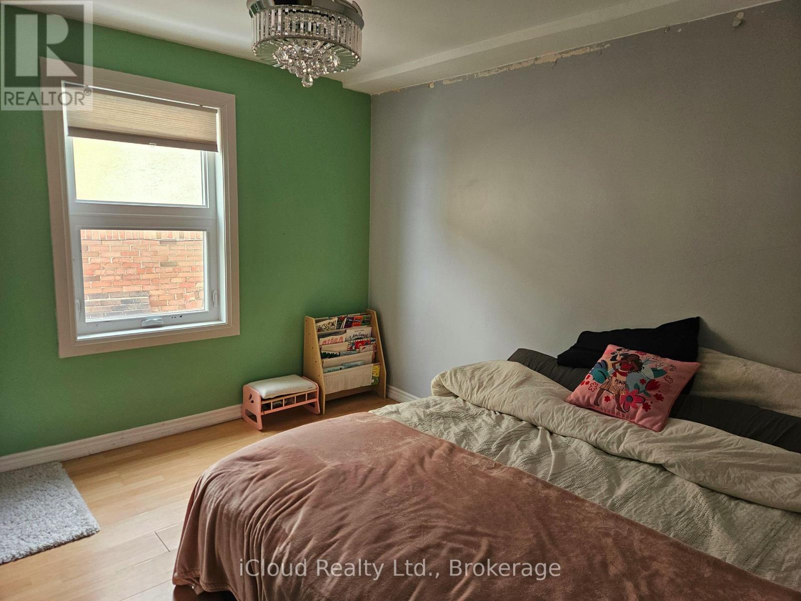 104 Mcroberts Avenue, Toronto, Ontario  M6E 4P5 - Photo 12 - W12719338