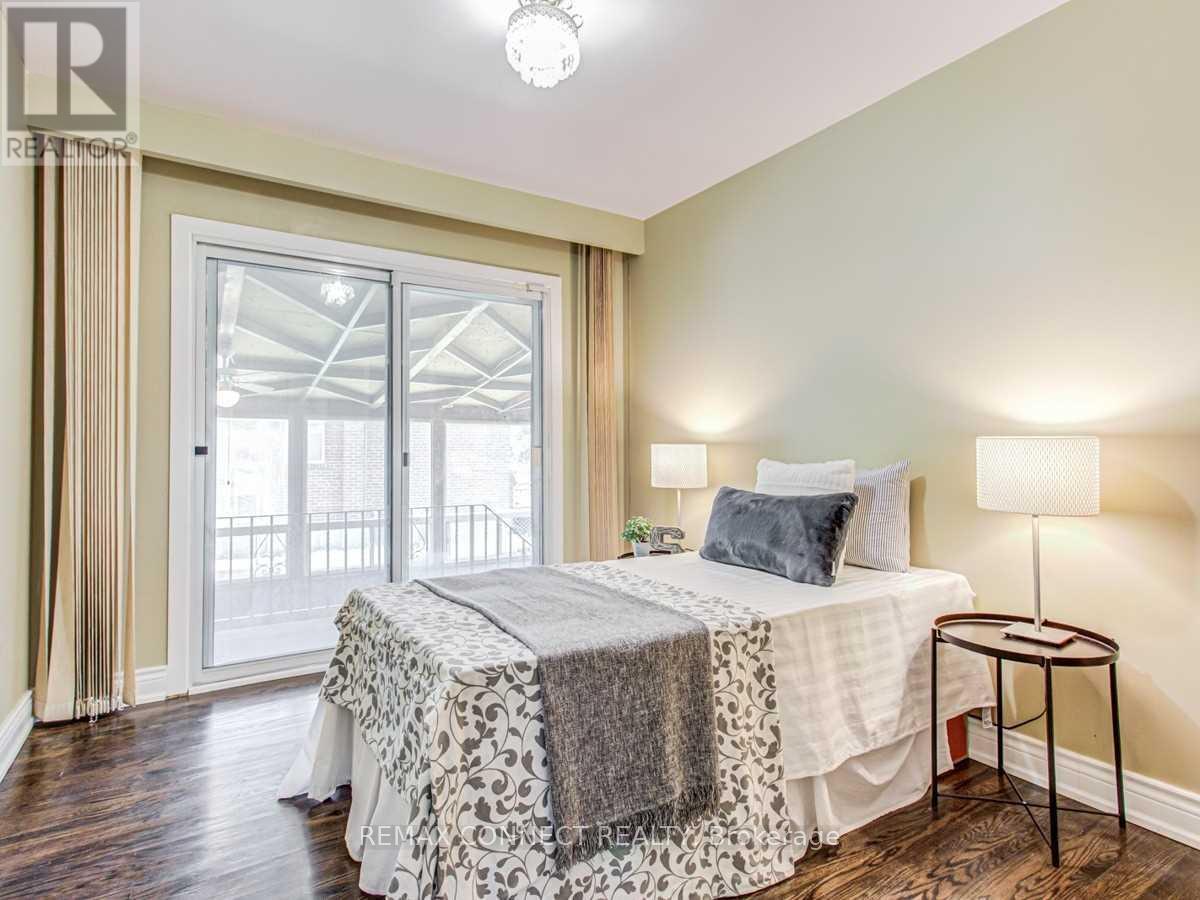 107 Sweeney Drive, Toronto, Ontario  M4A 1T8 - Photo 11 - C12992928