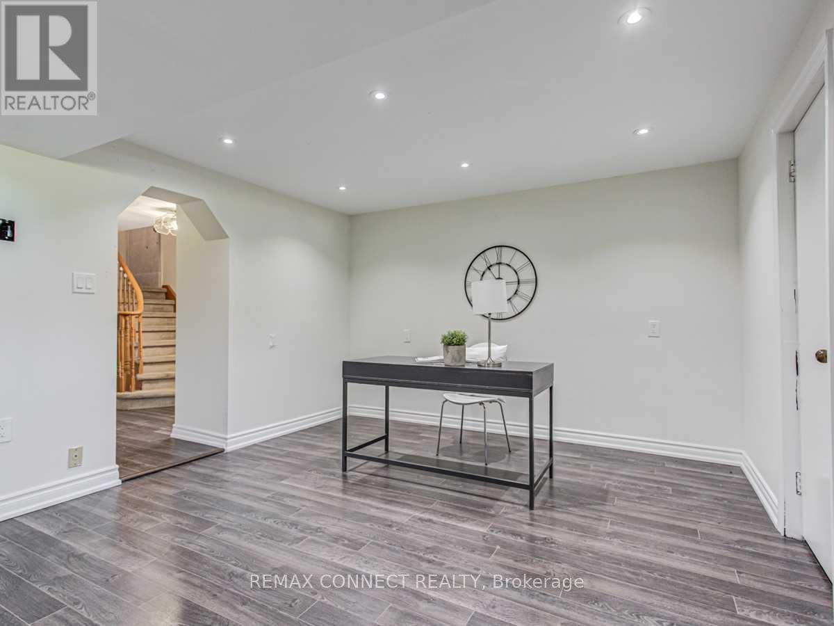 107 Sweeney Drive, Toronto, Ontario  M4A 1T8 - Photo 16 - C12992928