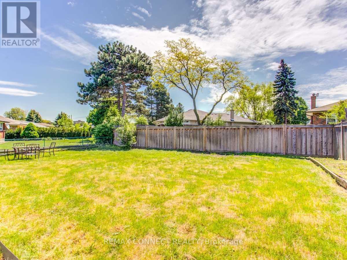 107 Sweeney Drive, Toronto, Ontario  M4A 1T8 - Photo 20 - C12992928