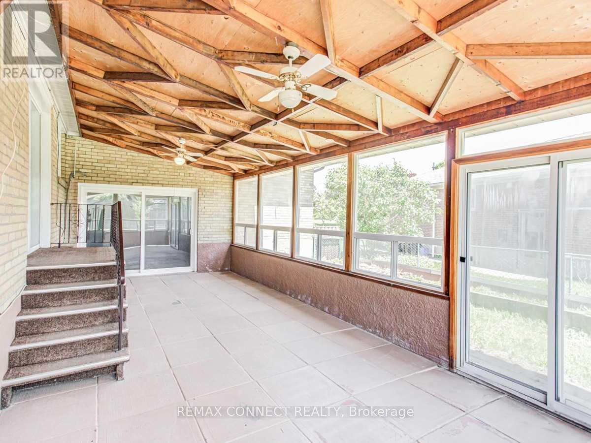 107 Sweeney Drive, Toronto, Ontario  M4A 1T8 - Photo 8 - C12992928