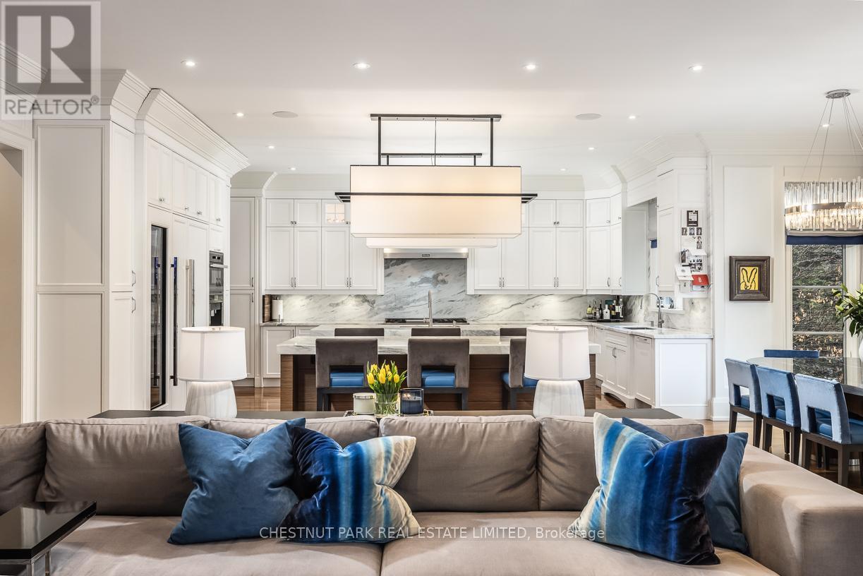 9 Dewbourne Avenue, Toronto, Ontario M5P 1Z1 - Photo 14 - C12992952