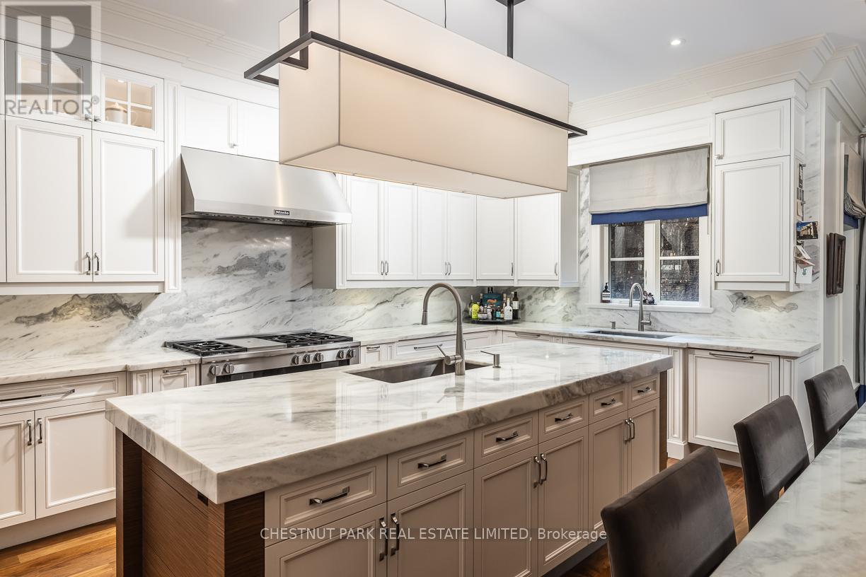 9 Dewbourne Avenue, Toronto, Ontario M5P 1Z1 - Photo 18 - C12992952