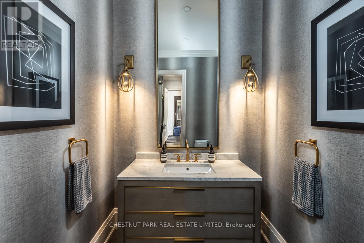 9 Dewbourne Avenue, Toronto, Ontario M5P 1Z1 - Photo 22 - C12992952