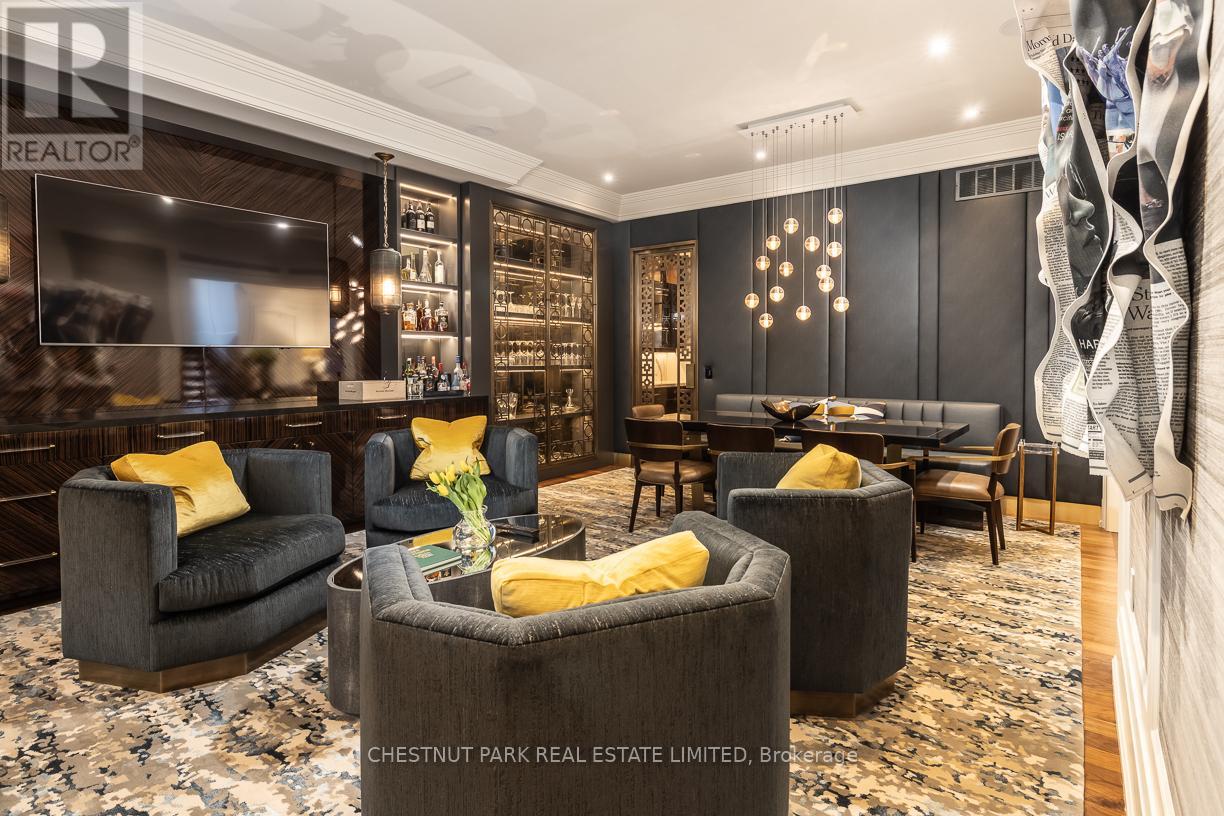 9 Dewbourne Avenue, Toronto, Ontario M5P 1Z1 - Photo 4 - C12992952