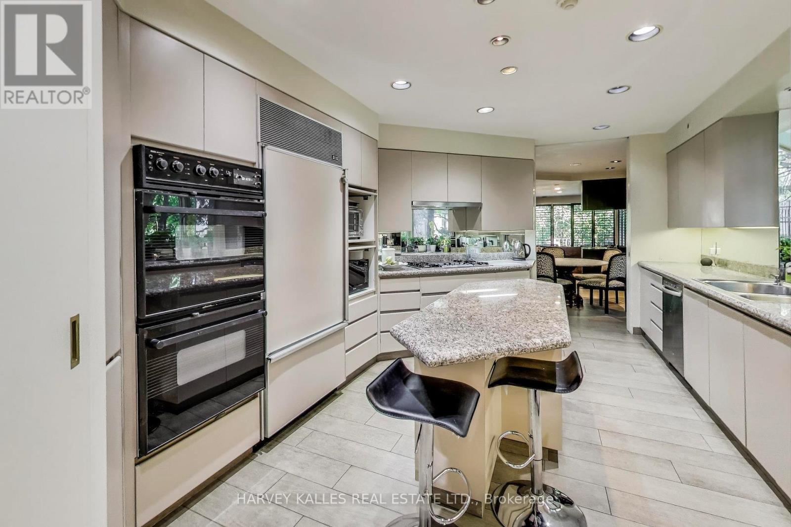 103 Vesta Drive, Toronto, Ontario M5P 2Z8 - Photo 14 - C12993056