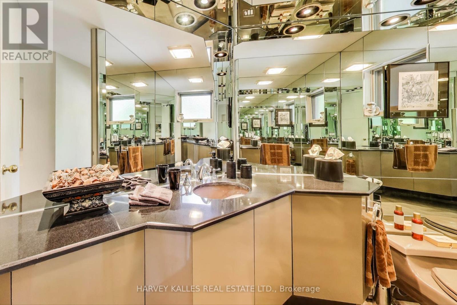 103 Vesta Drive, Toronto, Ontario M5P 2Z8 - Photo 22 - C12993056