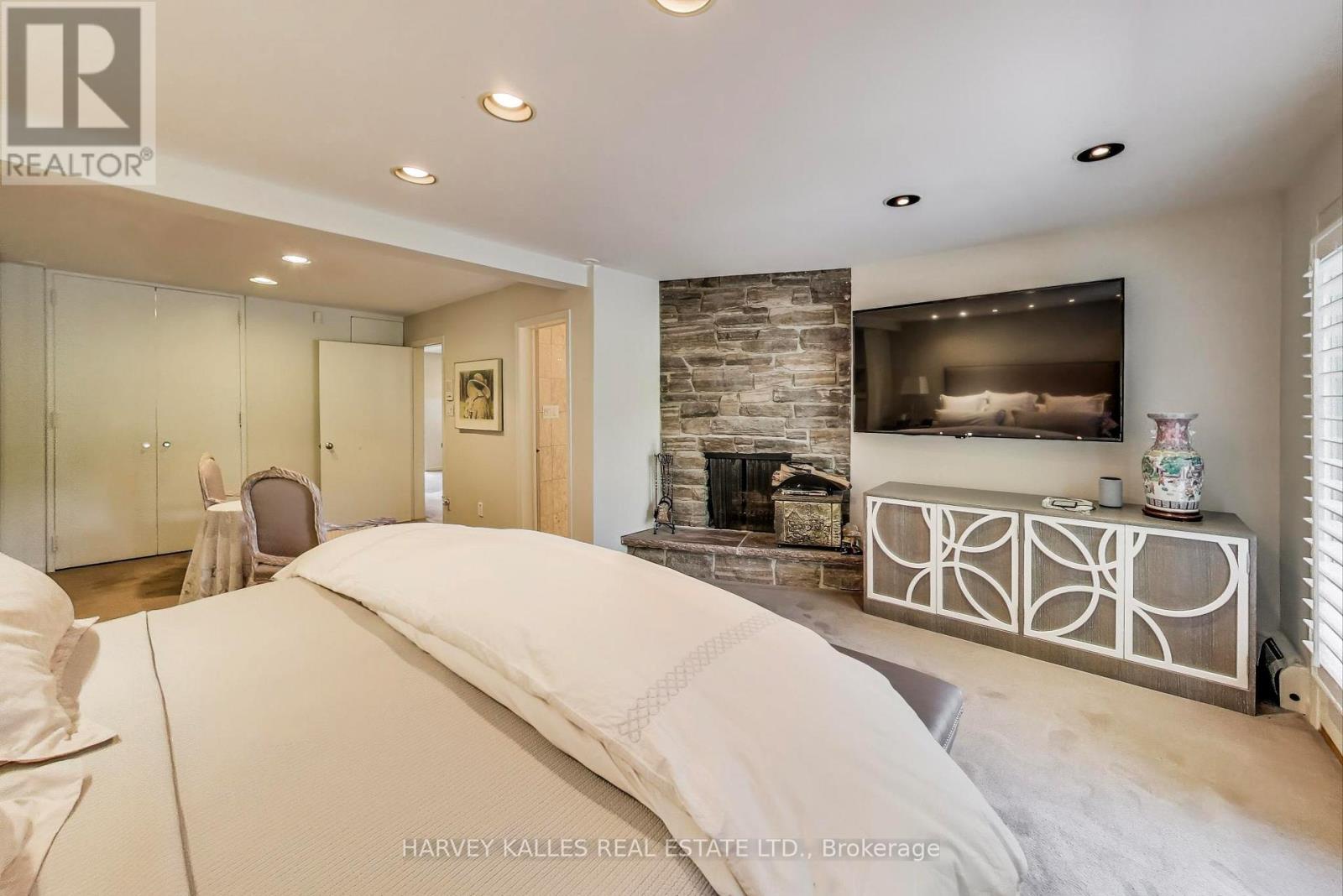 103 Vesta Drive, Toronto, Ontario M5P 2Z8 - Photo 25 - C12993056