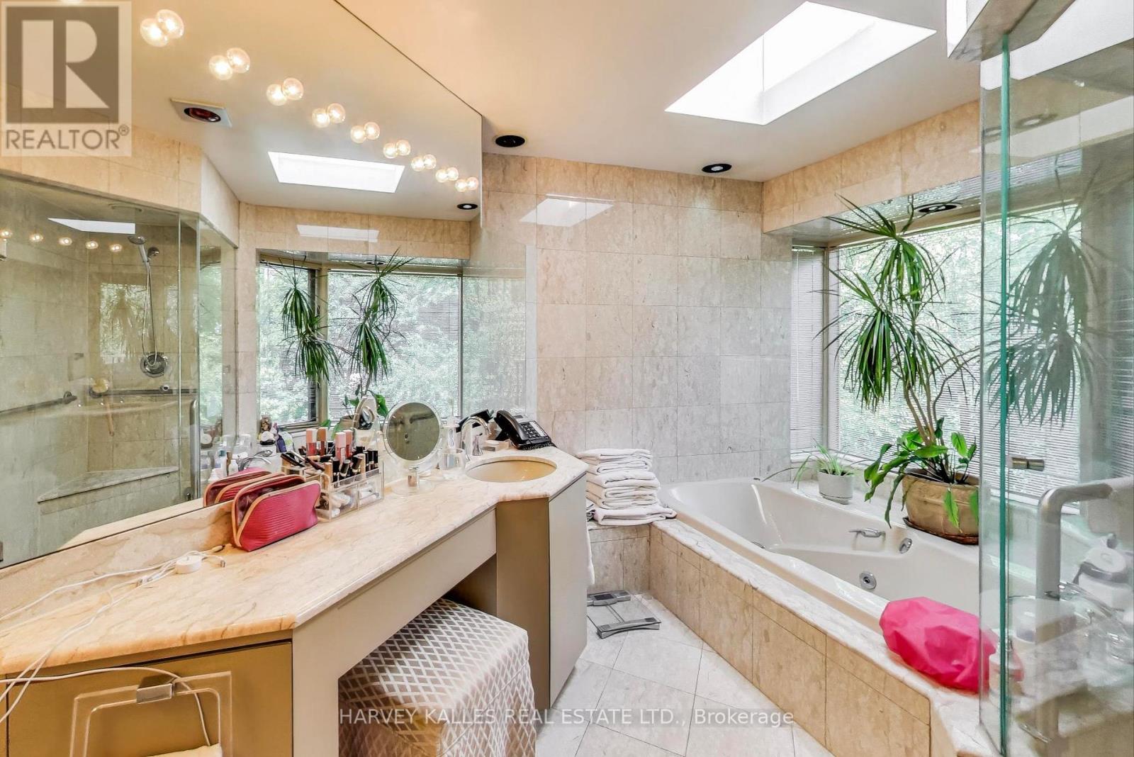 103 Vesta Drive, Toronto, Ontario M5P 2Z8 - Photo 28 - C12993056