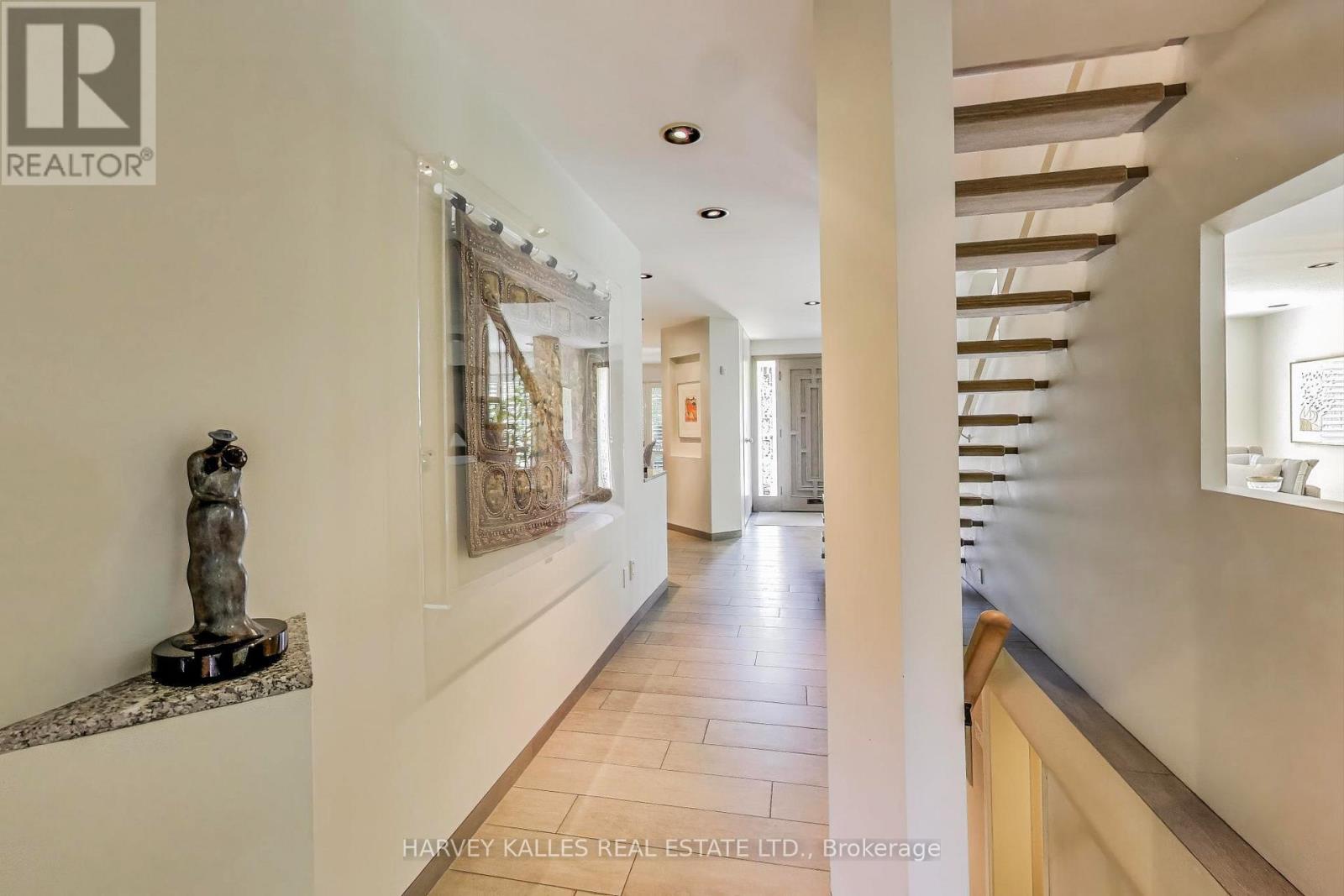 103 Vesta Drive, Toronto, Ontario M5P 2Z8 - Photo 6 - C12993056