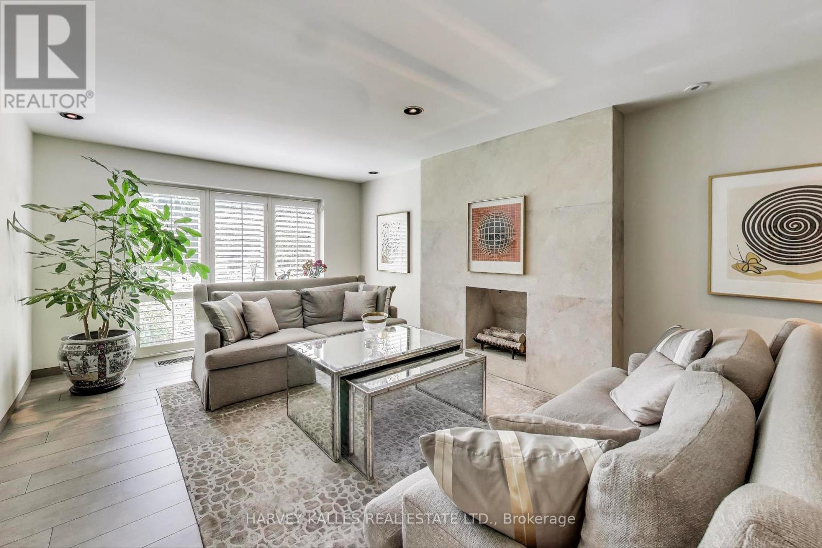 103 Vesta Drive, Toronto, Ontario M5P 2Z8 - Photo 7 - C12993056