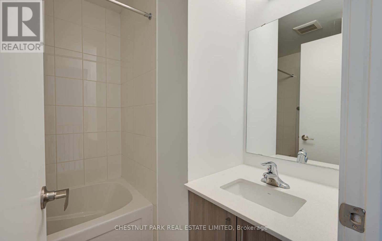 15 Case Ootes Drive, Toronto, Ontario  M4A 1C5 - Photo 12 - C12993140