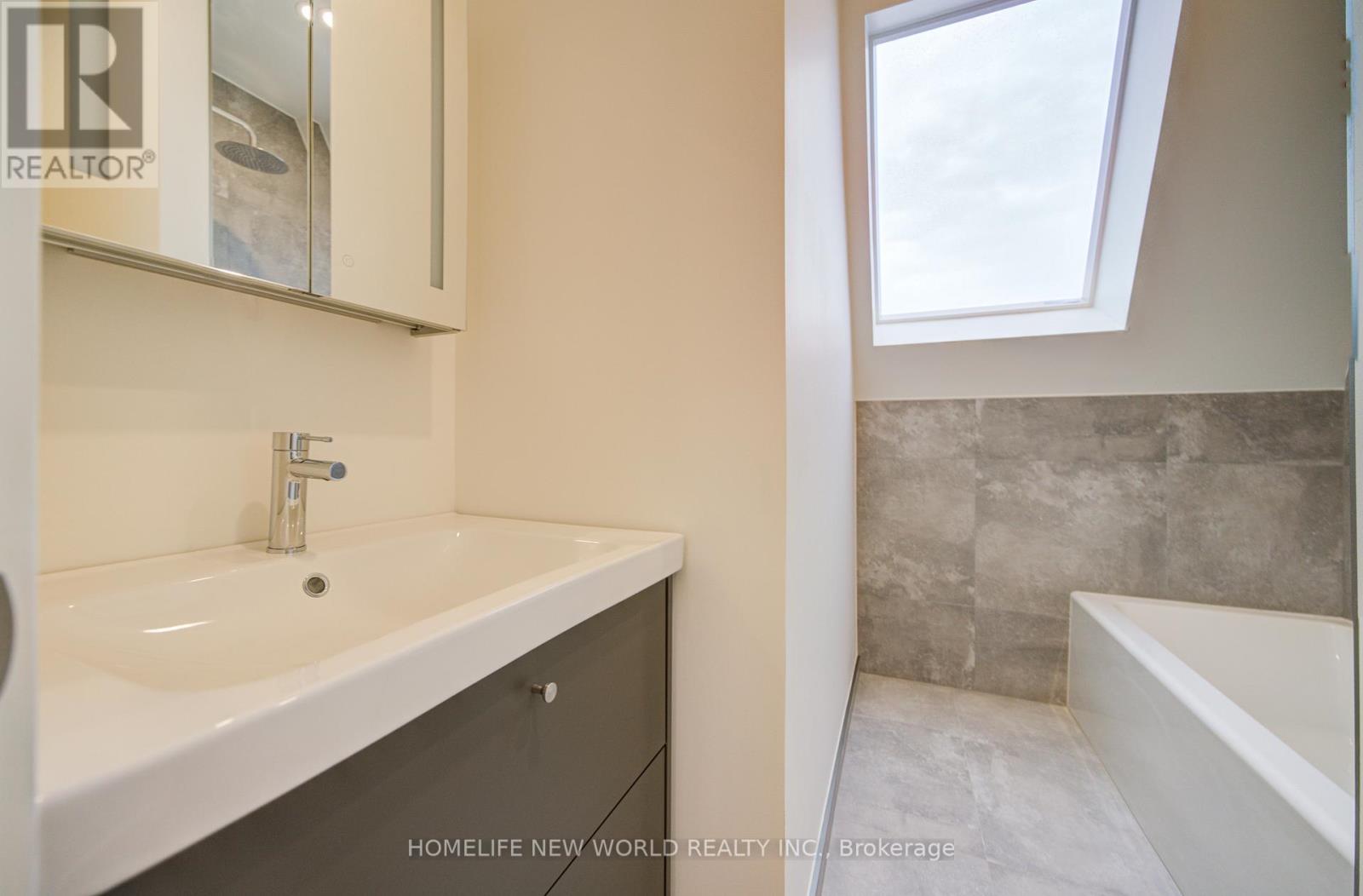 Unit 4 - 78 Gladstone Avenue, Toronto, Ontario  M6J 3K8 - Photo 6 - C12993144