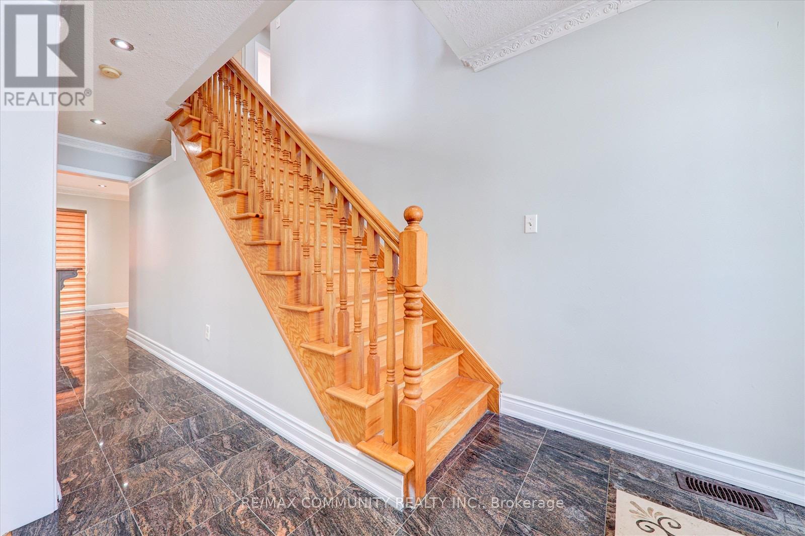 101 Meandering Trail, Toronto, Ontario  M1B 6E4 - Photo 9 - E12992930