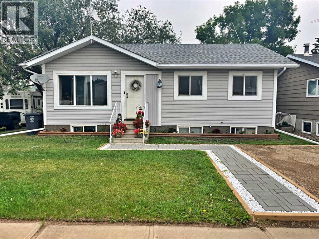 4702 50 Avenue, Dewberry, Alberta