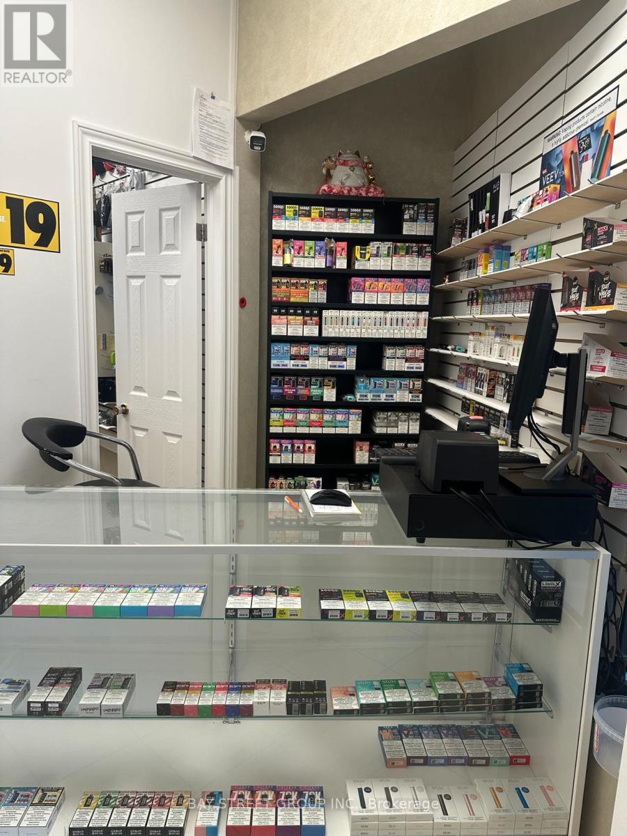 # 7 - 1065 Davis Drive, Newmarket, Ontario  L3Y 2R9 - Photo 4 - N12993080