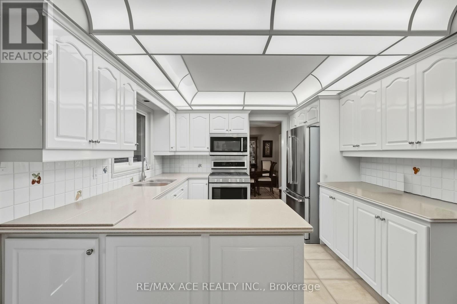 17 Black Willow Court, Richmond Hill, Ontario  L4E 2M7 - Photo 12 - N12993092