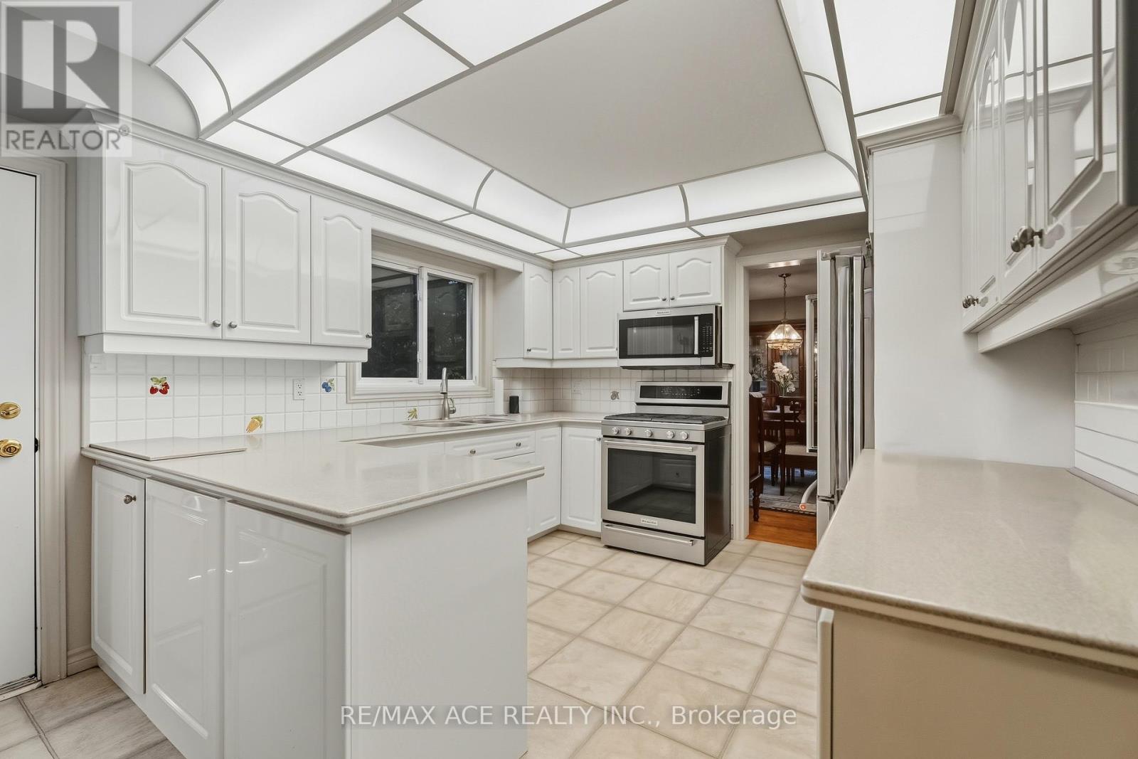 17 Black Willow Court, Richmond Hill, Ontario  L4E 2M7 - Photo 13 - N12993092