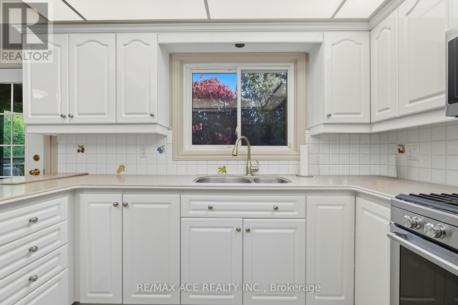 17 Black Willow Court, Richmond Hill, Ontario  L4E 2M7 - Photo 15 - N12993092